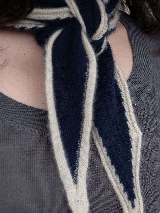 Austen Spindle-shaped Knitted Cashmere Scarf Navy