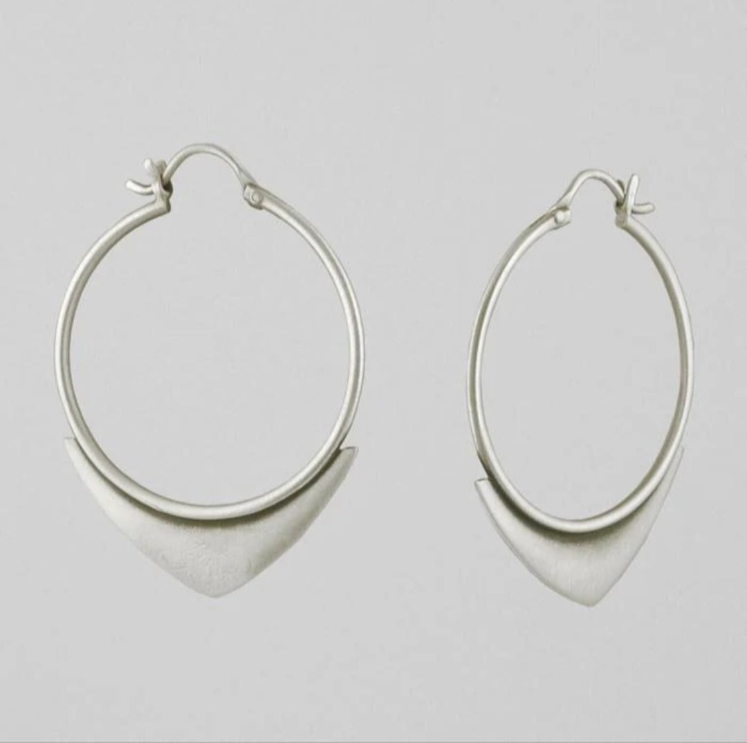 Wire Hoop with Spearhead Decoration Earrings / Jane Diaz