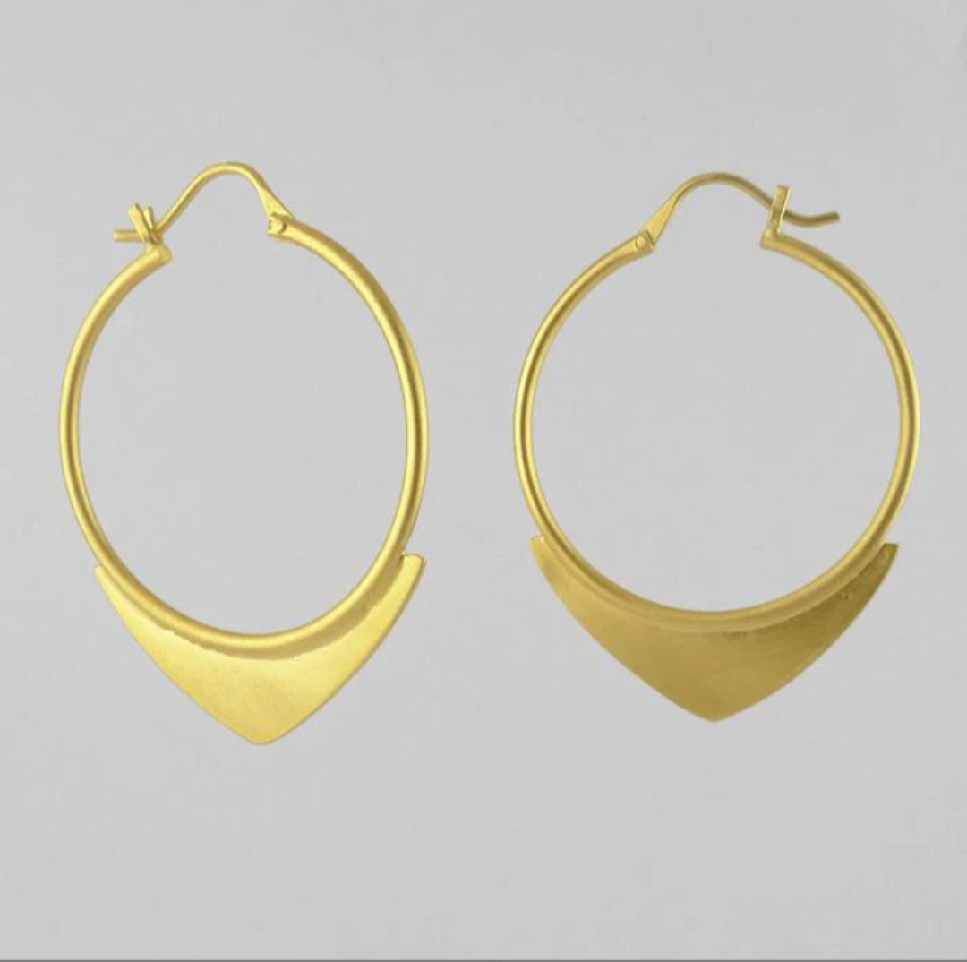 Wire Hoop with Spearhead Decoration Earrings / Jane Diaz