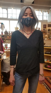 3/4 Sleeve Crossover Top in Black | Luna Luz