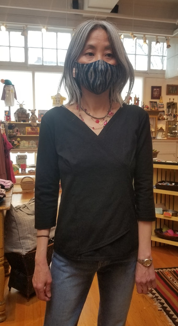 3/4 Sleeve Crossover Top in Black | Luna Luz