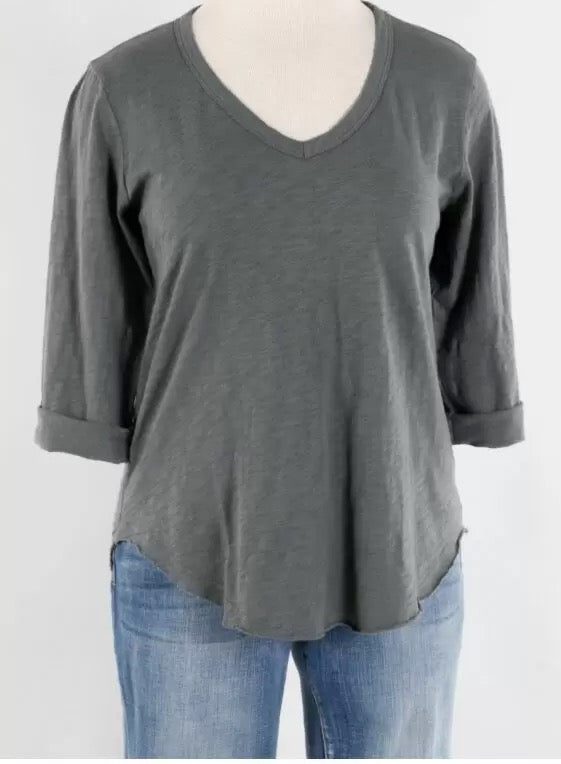3/4 Sleeve V-Neck Tee in Remote Gray| Mododoc